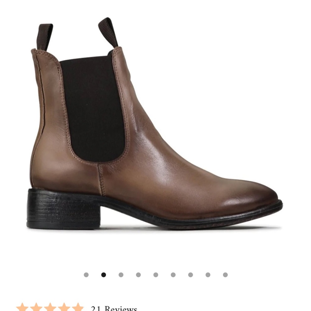 Leather Chelsea Boots Taupe, size 9.5